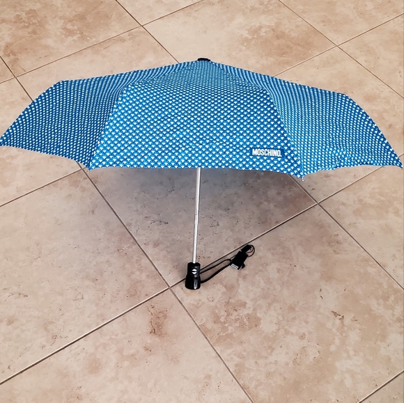 NWT Moschino umbrella, open/close automatically, teal with white hearts - Picture 5 of 8